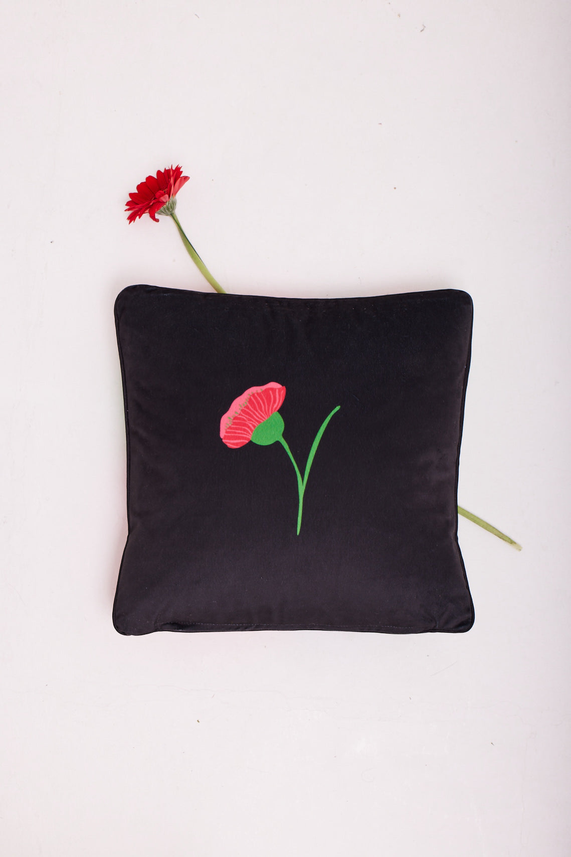 AI-Designed Velvet Pillow – Symbiotic Poppies in Pop Art